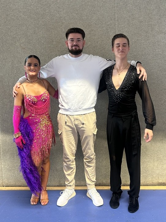 Paar Mayer und Gallus mit Trainer Igor Fursov in Weinheim